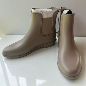 Size 11 Chelsea Rain Boots
Women's